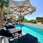 Luminous Luxury Living Apart Otel