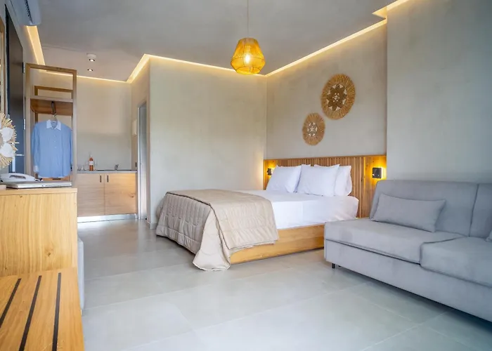 Luminous Luxury Living 4*