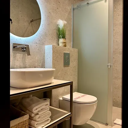 Luminous Luxury Living 4*