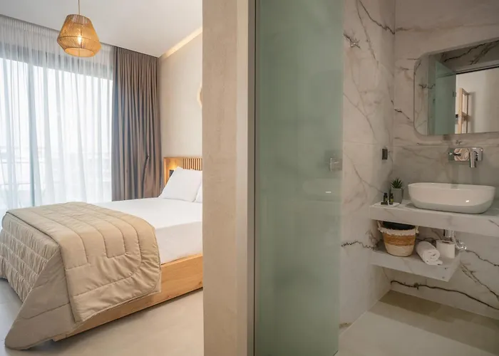 Luminous Luxury Living 4*