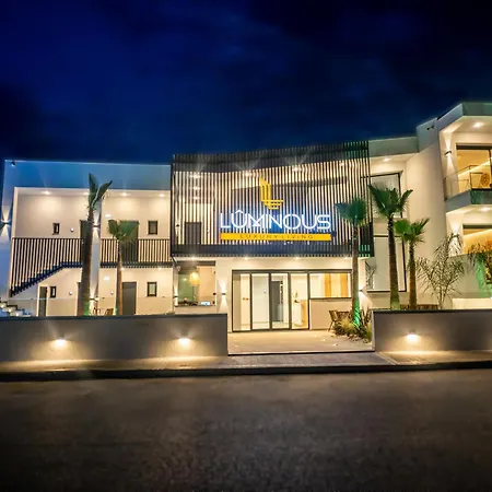 Luminous Luxury Living アパートホテル 4*