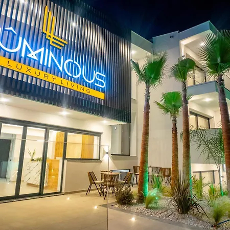 Luminous Luxury Living アパートホテル 4*