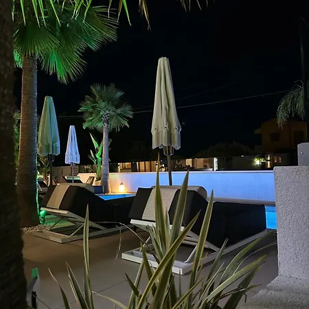 アパートホテル Luminous Luxury Living Kallithea (Chalkidiki)