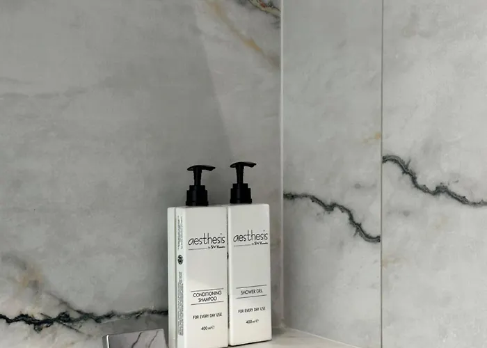 Luminous Luxury Living 아파트호텔